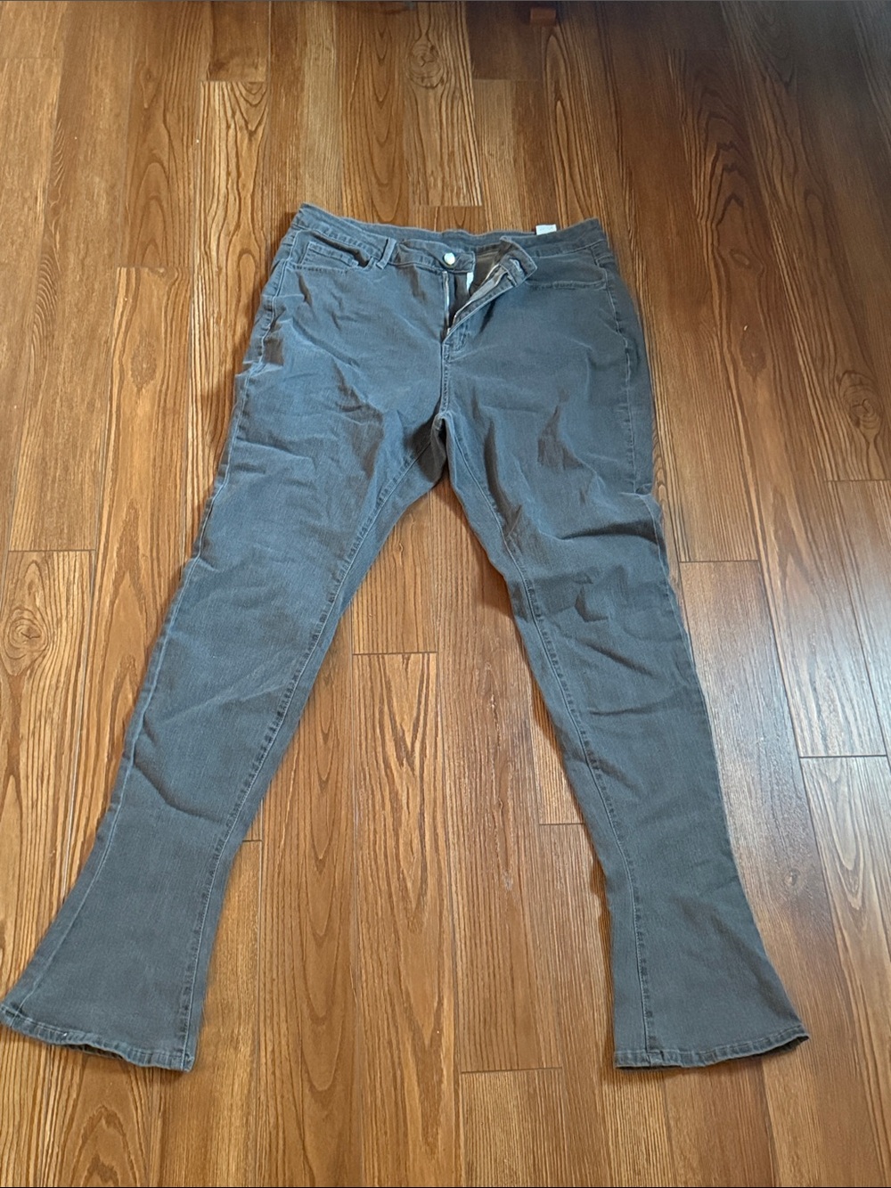 Women's Grayish/ash  Flare Jeans - Classic Everyday Style